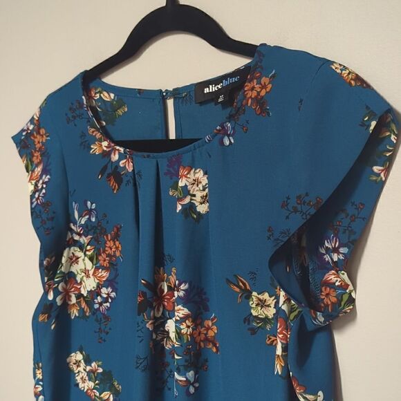 aliceblue Blue Floral Short Sleeve Blouse - Picture 2 of 6